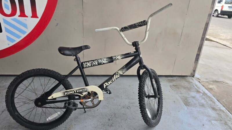 BICICLETA  20"  PACIFIC NEGRA Y BLANCO