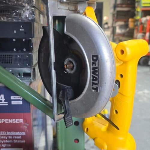 Herramienta de sierra circular DeWalt DW939 18V 6 1/2" solo 3700 RPM